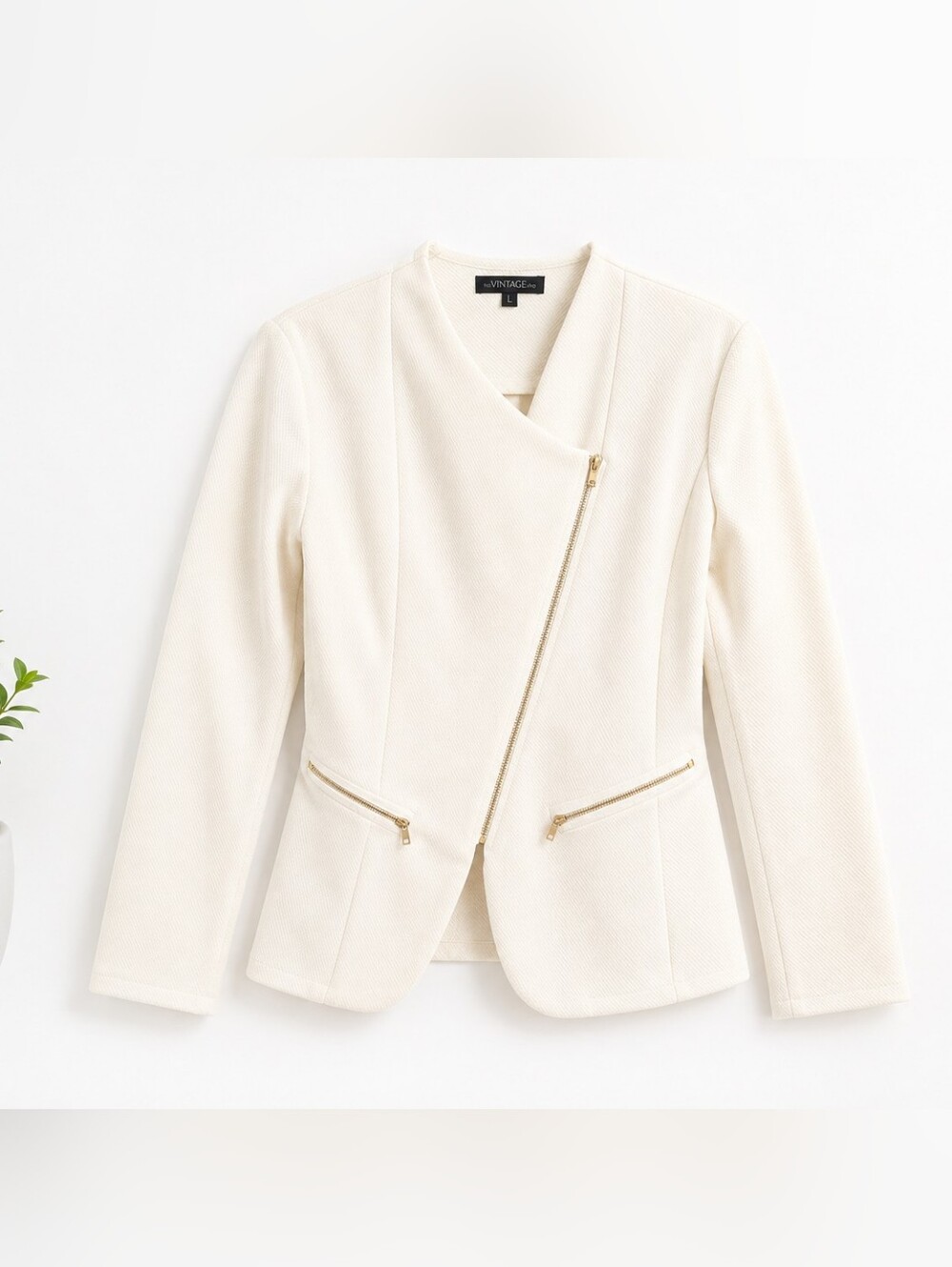 Chic Off-White Asymmetrical Zip Blazer - Picture 2 of 4